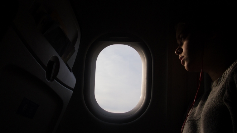 Einschlafen im Flugzeug: Tipps einer Stewardess